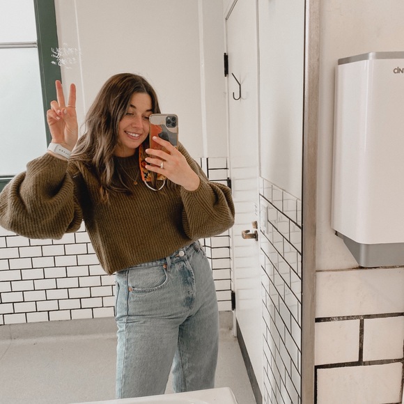 Read Me! 🤍 - Picture 2 of 3